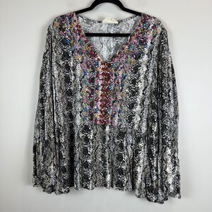 Savanna Jane Top Women’s 3X Black White Snakeskin‎ Print Embroidered Bell Sleeve
